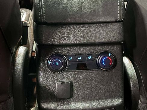 Used 2015 Ford Explorer XLT w/ Equipment Group 202B AWD/4WD image 29