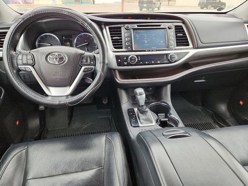 Used 2018 Toyota Highlander Limited Platinum image 12