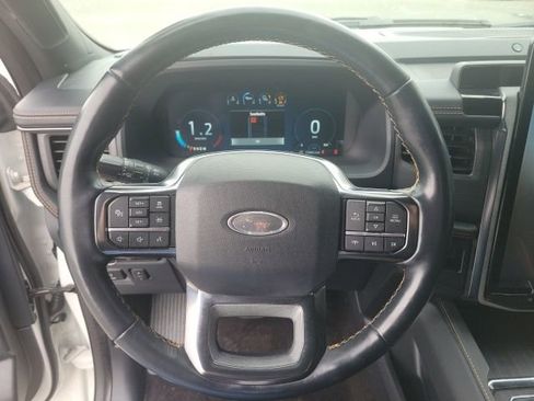 Used 2023 Ford Expedition Platinum image 18