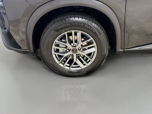 Used 2024 Nissan Rogue S AWD/4WD image 28