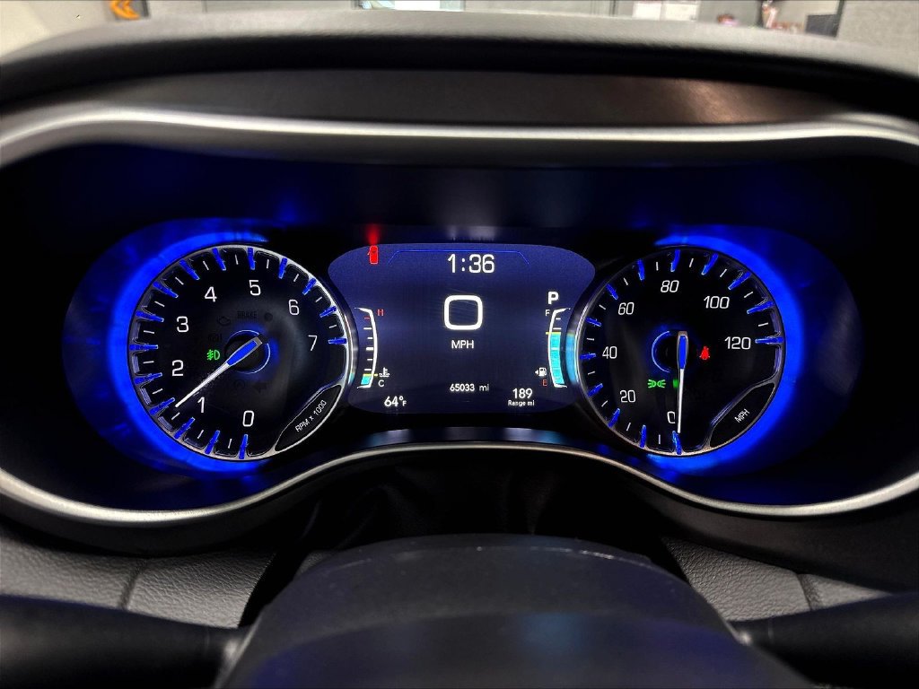 Used 2024 Chrysler Pacifica Touring-L FWD image 16