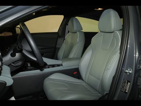 Used 2025 Hyundai Elantra Limited FWD image 23