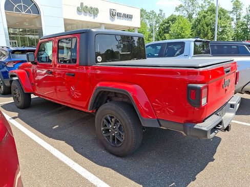 Used 2023 Jeep Gladiator Sport AWD/4WD image 6