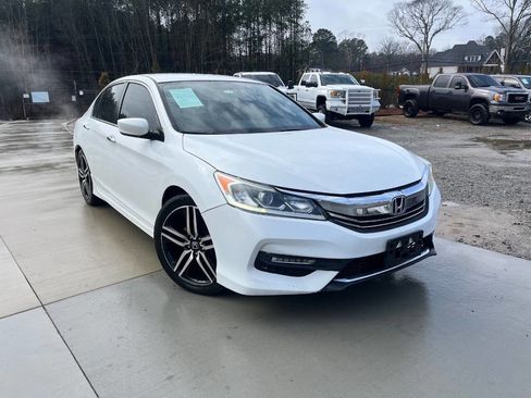 Used 2017 Honda Accord Sport image 9