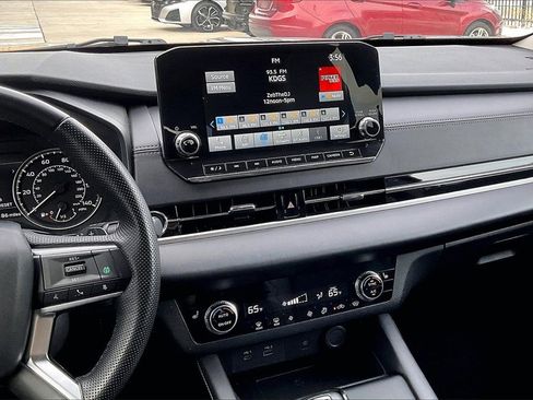 Used 2024 Mitsubishi Outlander SE image 6