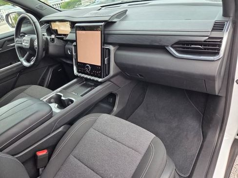 Used 2025 GMC Acadia Elevation FWD image 16