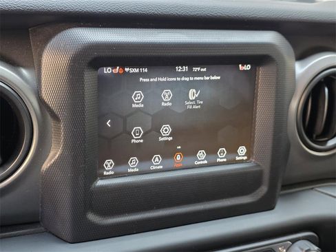 Used 2021 Jeep Gladiator Sport image 18