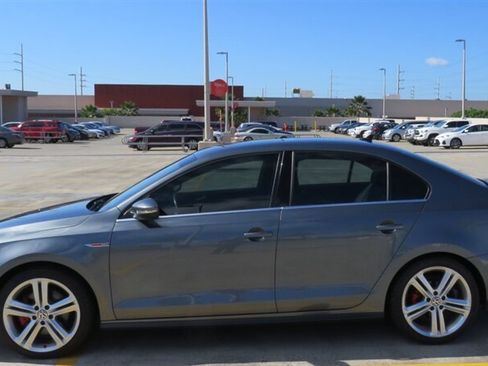 Used 2017 Volkswagen Jetta GLI FWD image 2