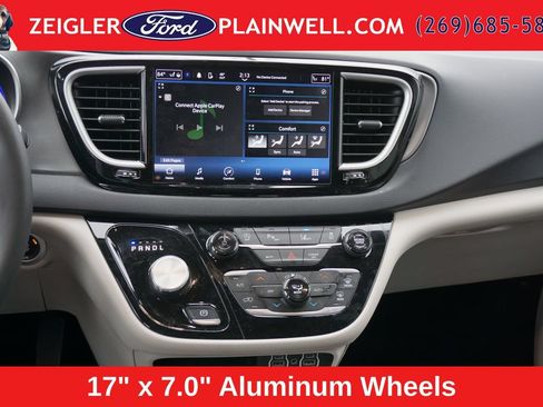 Used 2024 Chrysler Pacifica Touring-L FWD image 18