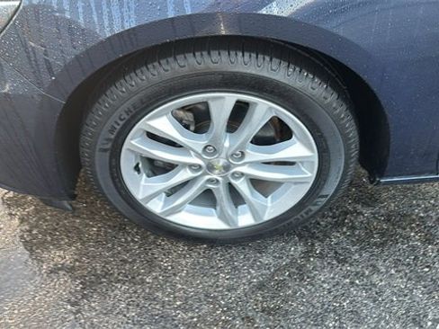 Used 2018 Chevrolet Malibu LT image 35