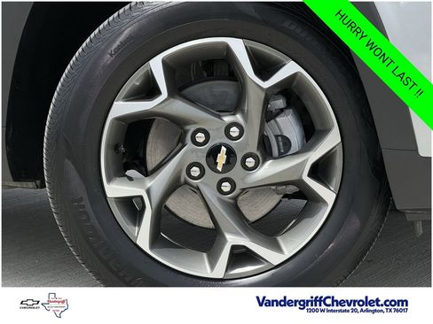 Certified 2025 Chevrolet Trax LT w/ LT Convenience Package FWD image 9