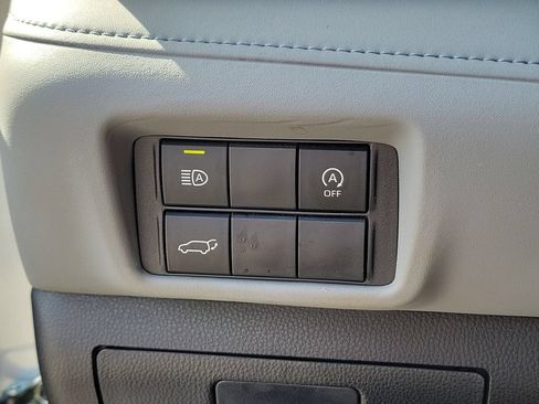 Used 2024 Toyota Highlander XLE AWD/4WD image 27
