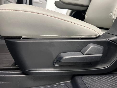 Used 2025 Ford Explorer Active w/ Active Comfort Package image 14