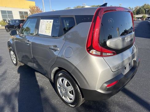 Used 2022 Kia Soul LX image 7