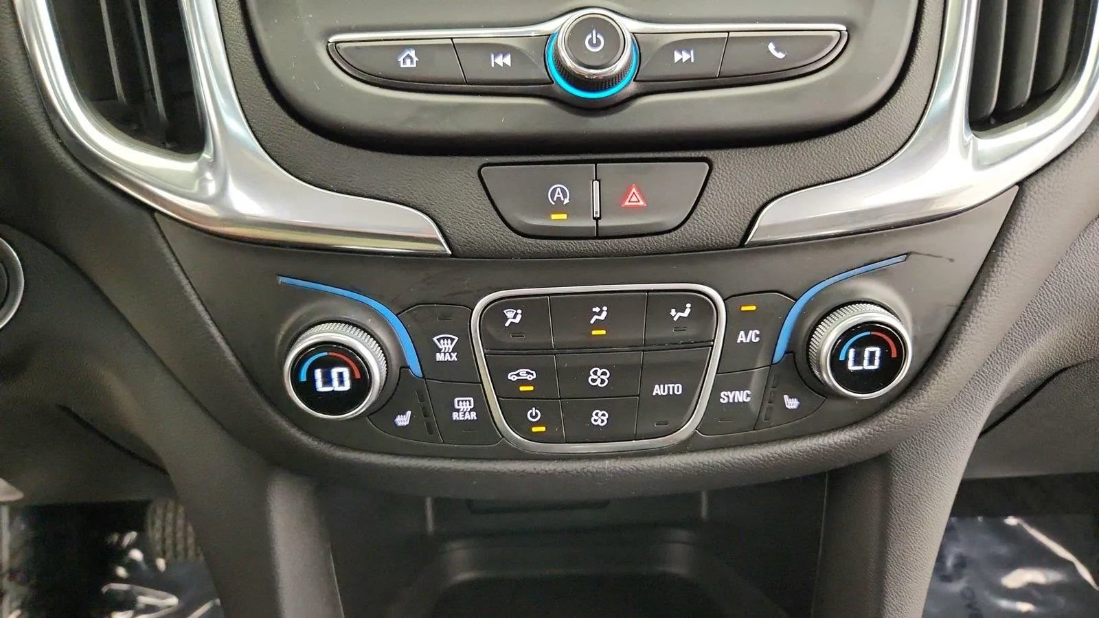 Used 2024 Chevrolet Equinox LT FWD image 18