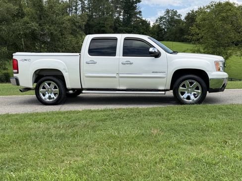 Used 2013 GMC Sierra 1500 SLT w/ SLT White Diamond Edition AWD/4WD image 17