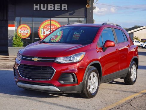 Used 2021 Chevrolet Trax LT w/ Driver Confidence Package image 3