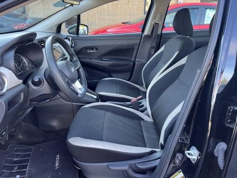 Used 2022 Nissan Versa SV image 8