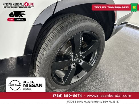 Used 2023 Land Rover Defender 130 X-Dynamic SE image 14