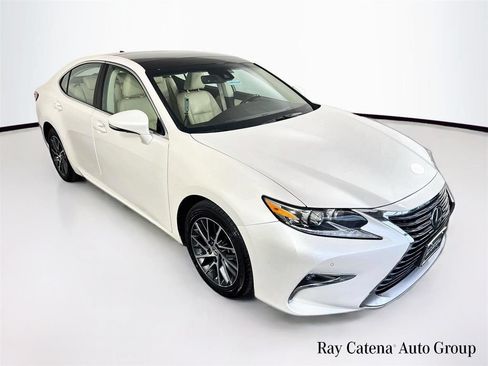 Used 2017 Lexus ES 350 w/ Luxury Package FWD image 1
