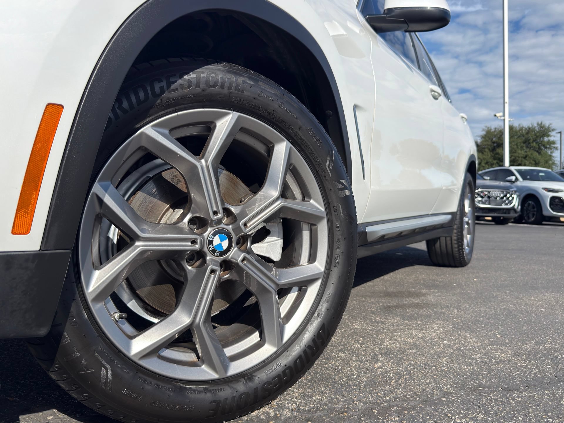 Used 2022 BMW X3 xDrive30i w/ Premium Package AWD/4WD image 2
