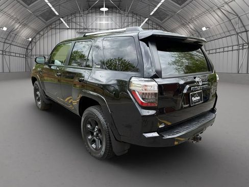 Used 2023 Toyota 4Runner SR5 AWD/4WD image 11