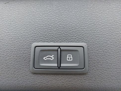 Certified 2023 Audi e-tron Premium Plus w/ Premium Plus Package AWD/4WD image 13
