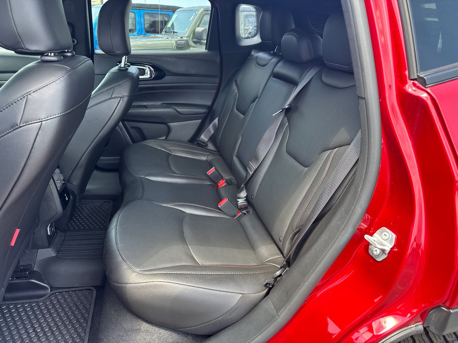 Used 2025 Jeep Compass Trailhawk w/ Trailhawk Elite Group AWD/4WD image 6