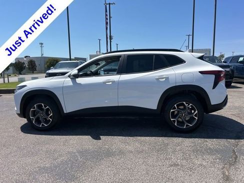 Used 2024 Chevrolet Trax LT w/ Driver Confidence Package FWD image 6