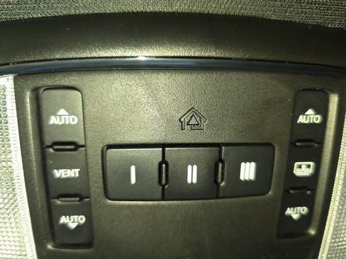 Used 2013 Chrysler 300 AWD w/ Driver Convenience Group image 30