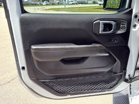 Used 2021 Jeep Wrangler Unlimited Sahara AWD/4WD image 18