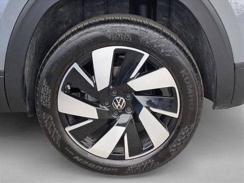 Used 2024 Volkswagen Atlas Cross Sport SE image 23