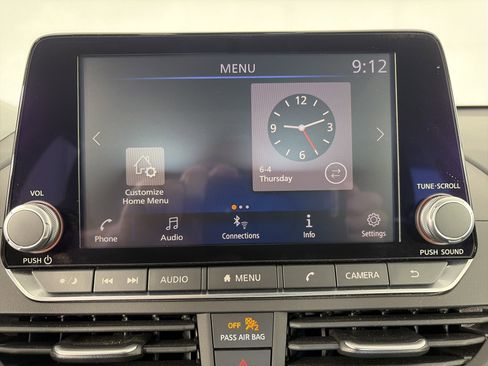 Certified 2021 Nissan Altima 2.5 SV w/ SV Premium Package AWD/4WD image 18