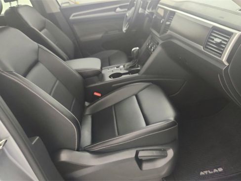 Used 2021 Volkswagen Atlas SE image 31