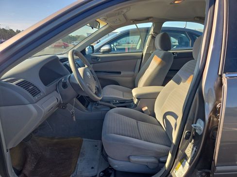 Used 2005 Toyota Camry image 6