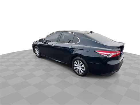 Used 2020 Toyota Camry LE image 6