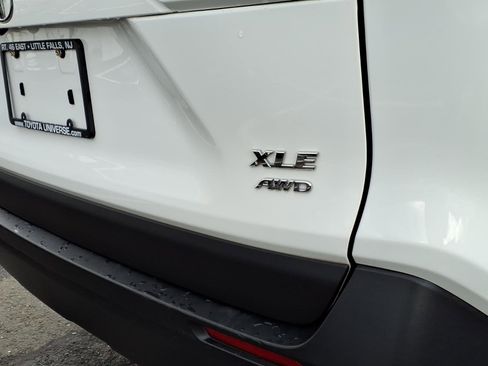 Certified 2020 Toyota RAV4 XLE w/ Convenience Package AWD/4WD image 10