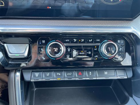 Used 2025 GMC Sierra 3500 Denali w/ Denali Reserve Package AWD/4WD image 15