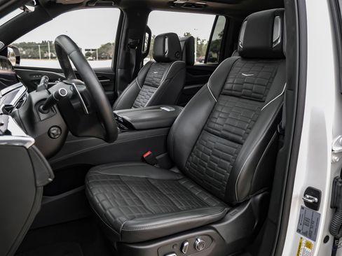 Used 2024 Cadillac Escalade ESV V AWD/4WD image 38