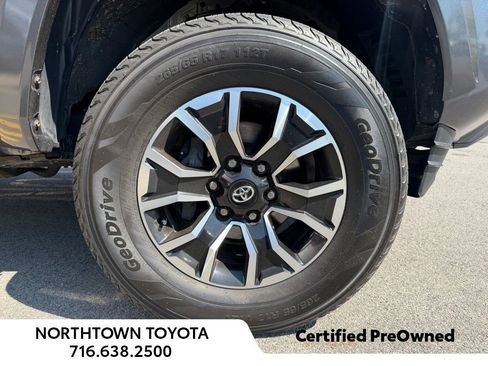 Used 2022 Toyota Tacoma TRD Sport AWD/4WD image 9
