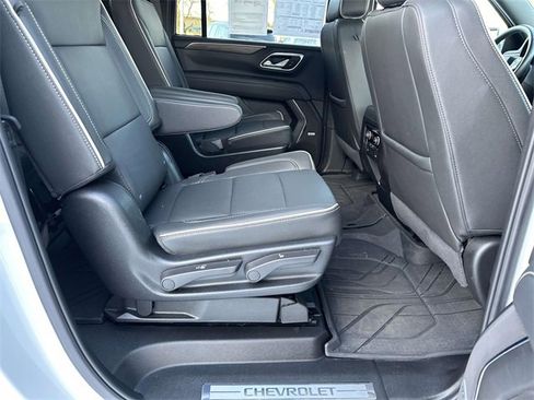 Used 2024 Chevrolet Suburban Premier w/ Premium Package image 24