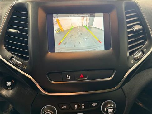 Used 2020 Jeep Cherokee Latitude Plus AWD/4WD image 15
