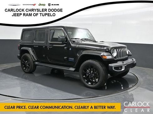 Used 2025 Jeep Wrangler Unlimited Sahara AWD/4WD image 5