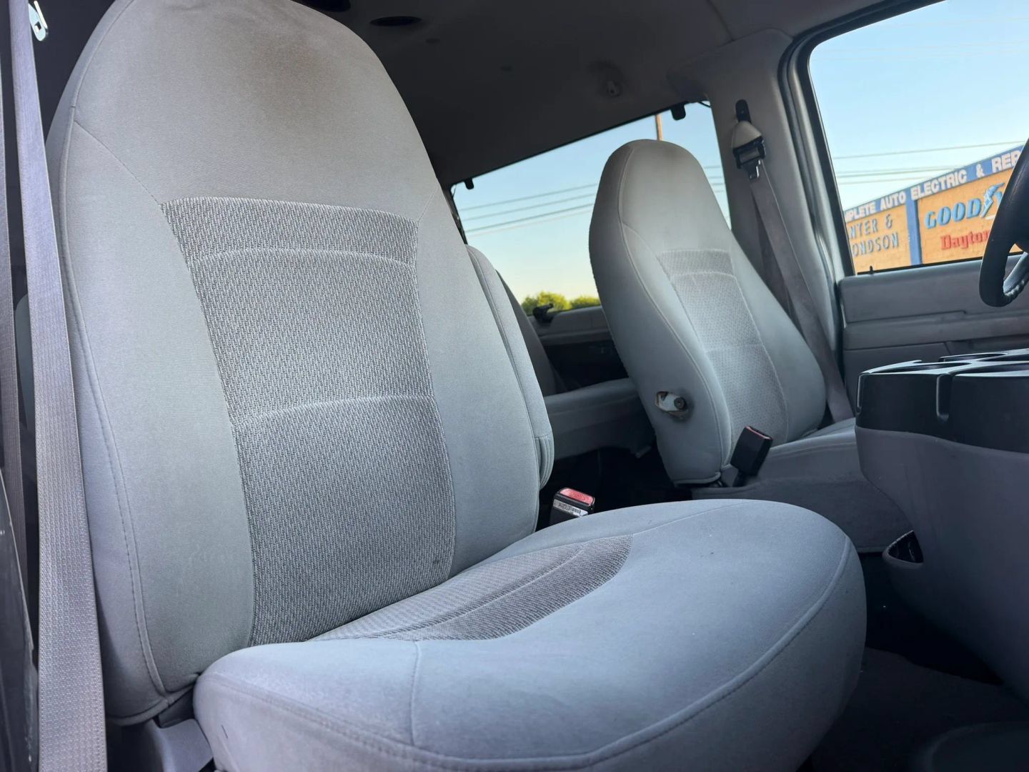 Used 2006 Ford E-350 and Econoline 350 XLT RWD image 14