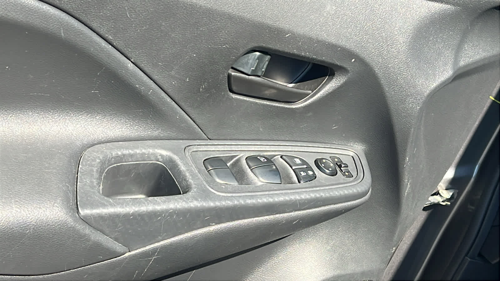 Used 2025 Nissan Versa S w/ Trunk Package FWD image 22