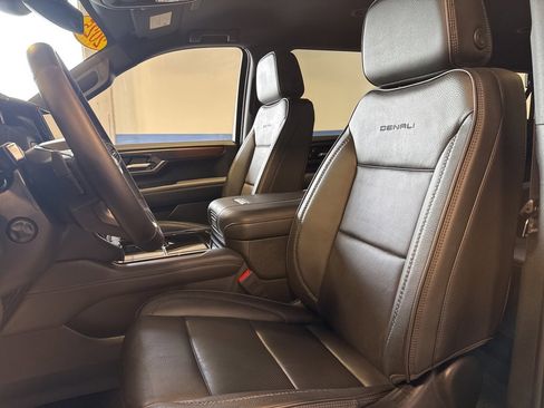 Used 2025 GMC Yukon XL Denali image 22