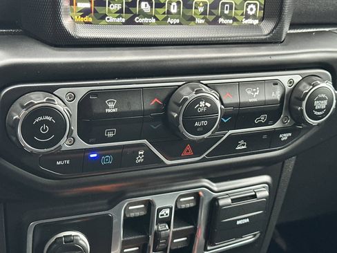 Used 2021 Jeep Wrangler Unlimited Sahara image 20