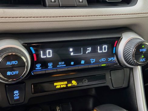 Used 2019 Toyota RAV4 XLE Premium FWD image 26