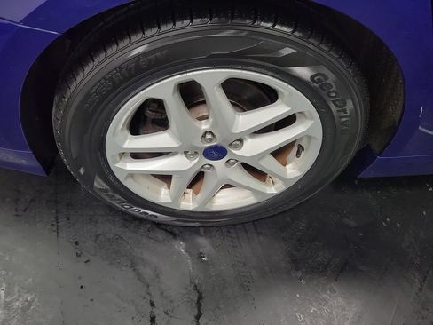 Used 2016 Ford Fusion SE FWD image 12