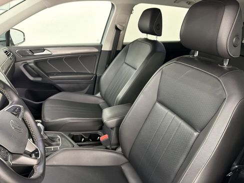 Used 2022 Volkswagen Tiguan SE FWD image 13